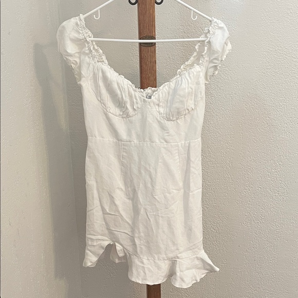 Selfie Leslie Heaven Sent puff sleeve dress - Picture 3 of 8